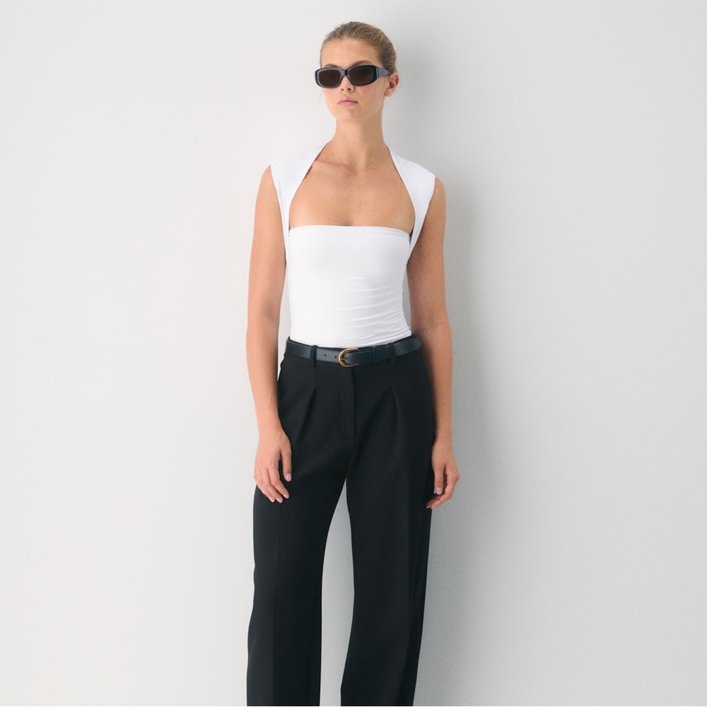 Aritzia Contour Flourish Top